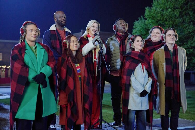 La chorale de Fletcher's Grove chante pour les habitants réunis