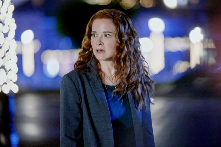 Emily Lane (Sarah Drew)