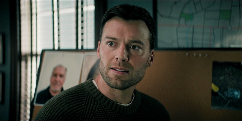 Le d&eacute;tective Sam Wilner, jou&eacute; par Peter Mooney, Mistletoe Murders